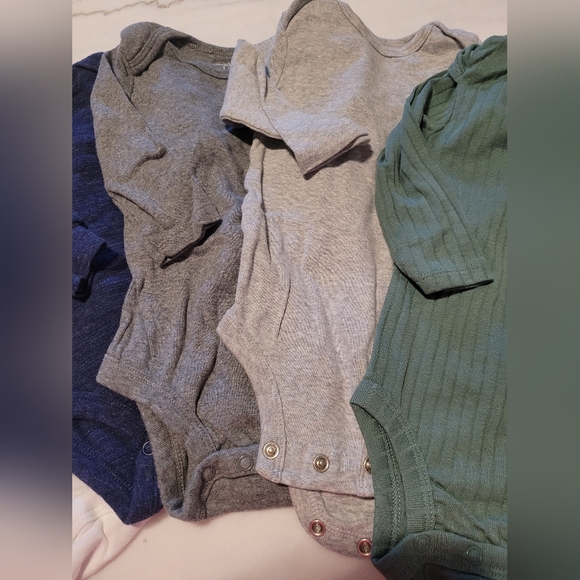 EUC Carters Assorted Color Infant One Pieces Bundle Size 3 To 6 Months - Picture 3 of 8